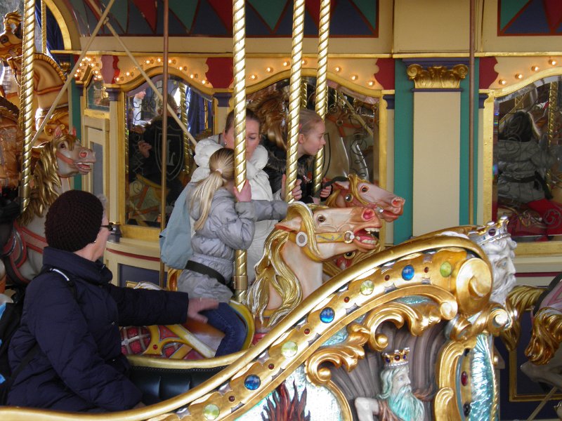 fr_2012_081a_disney_land_carrousel van lancelot.JPG